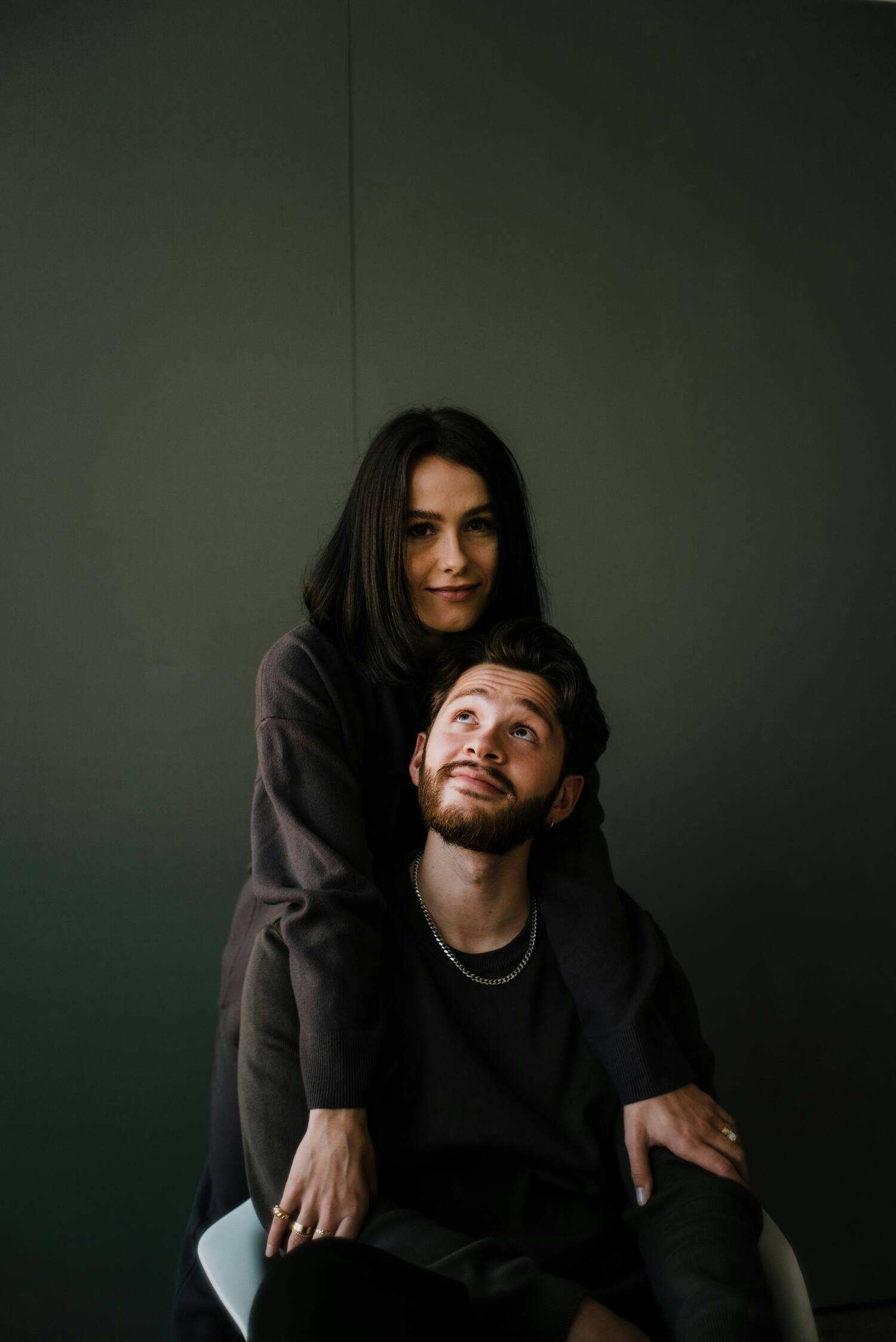 Deux personnes qui se rencontrent en visio sur seven daty, l'appli de rencontre authentique